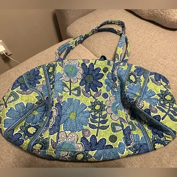Large Vera Bradley Duffle Bag - Picture 2 of 9